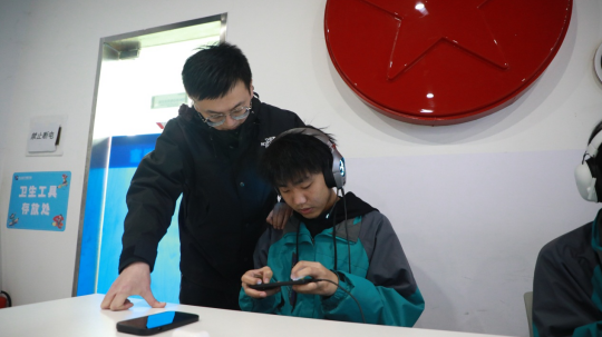 <b>青訓(xùn)營(yíng)少年李雨涵：熱血電競(jìng)，追夢(mèng)職業(yè)之路</b>