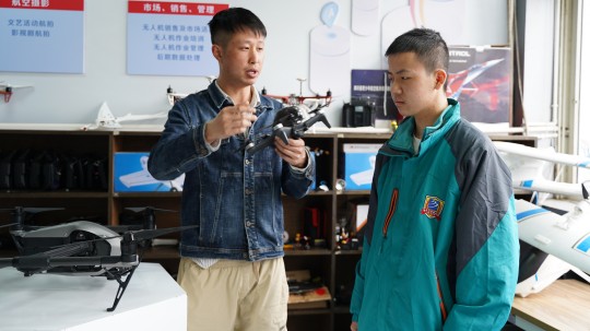 <b>新華新起點(diǎn)，打工人重返校園是一種什么樣的體驗(yàn)？</b>