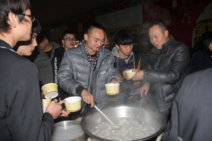 做湯圓，猜燈謎，嗨到停不下來(lái)