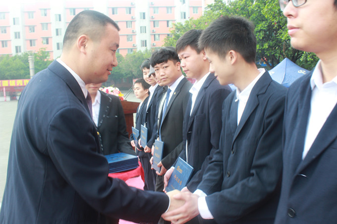 溫情畢業(yè)日：不說再見，只說永遠(yuǎn)