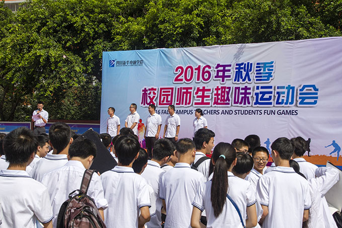 趣味運(yùn)動會，老師和同學(xué)們都玩嗨了！