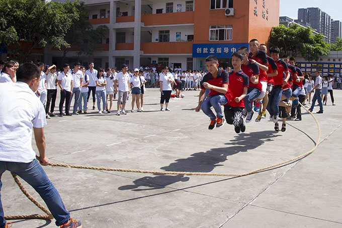 趣味運(yùn)動會，老師和同學(xué)們都玩嗨了！
