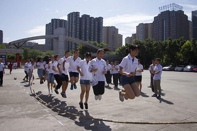趣味運(yùn)動會，老師和同學(xué)們都玩嗨了！