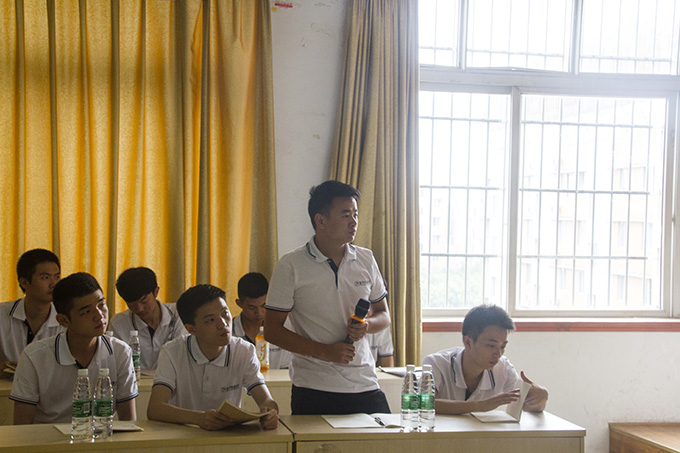 與校友面對(duì)面交流，大家都聊得非常開心