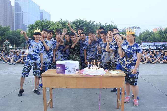 全校生日大party，新華有你更精彩