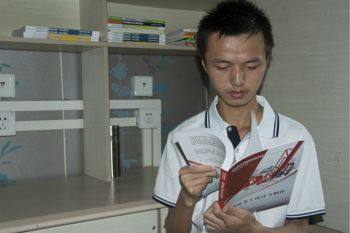 讓兄妹倆學(xué)門技術(shù)，是父親給他們最好的愛