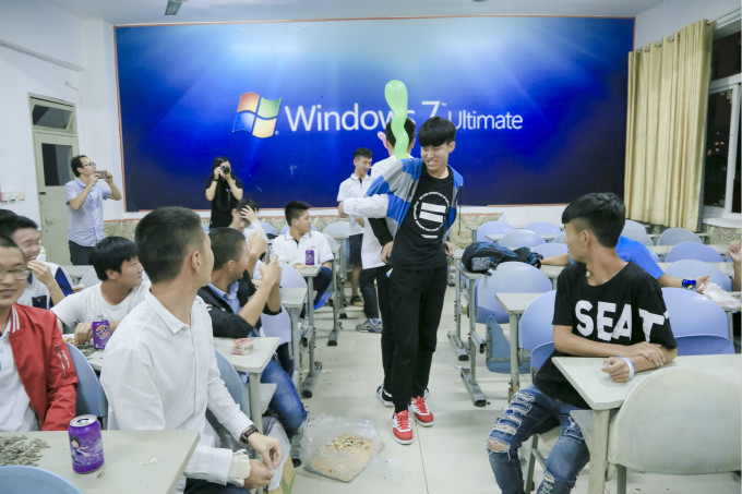 中秋節(jié)到了，各班級(jí)舉辦茶話會(huì)歡度佳節(jié)