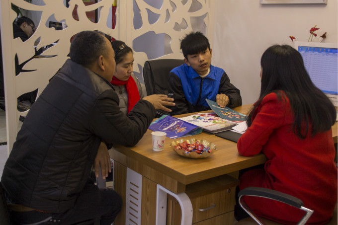 新年新氣象，新生報(bào)名場面火爆