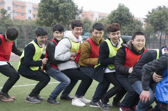 在拓展中相互認(rèn)識(shí)，在拓展中展現(xiàn)自我