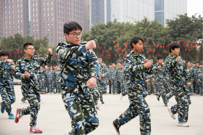 軍訓(xùn)會(huì)操表演，青春與奮進(jìn)的完美結(jié)合！