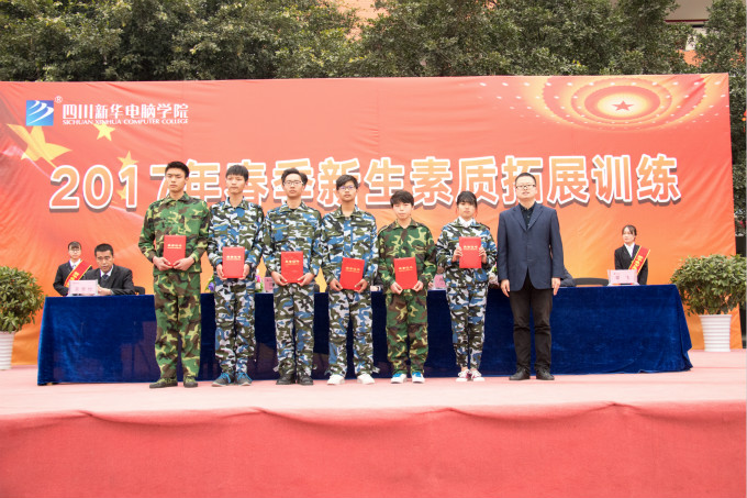 軍訓(xùn)會(huì)操表演，青春與奮進(jìn)的完美結(jié)合！