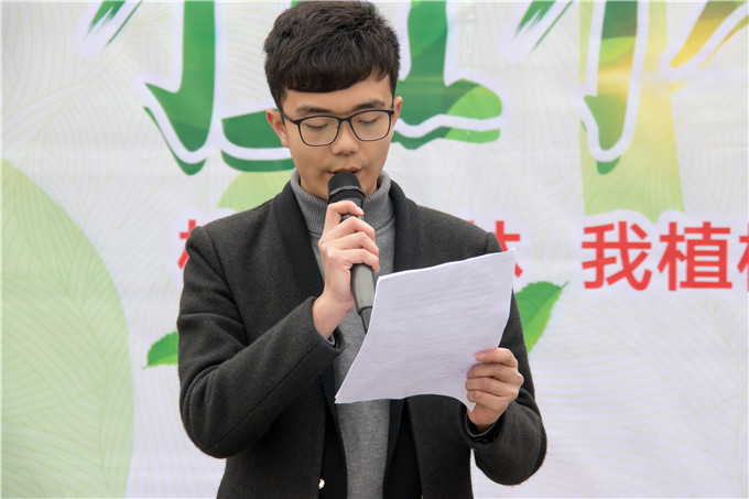 植樹節(jié)，四川新華師生在行動(dòng)！