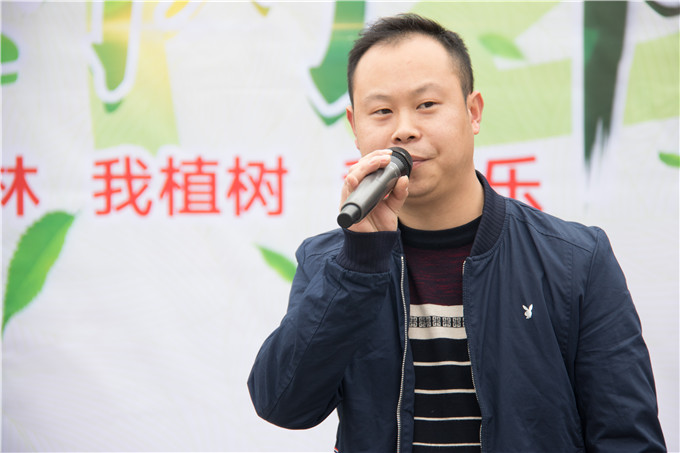 植樹節(jié)，四川新華師生在行動(dòng)！