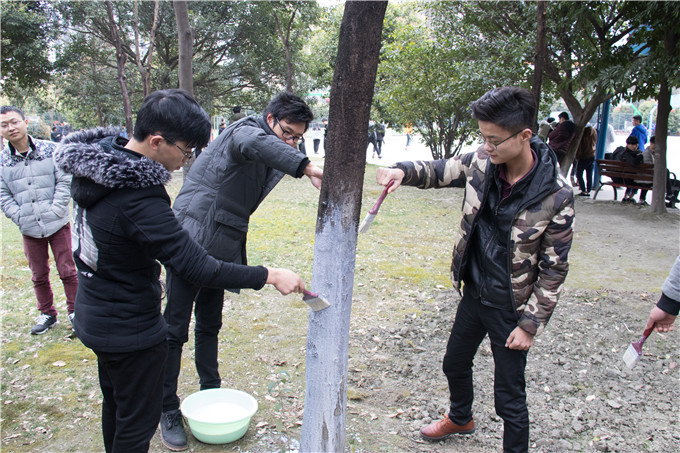 植樹節(jié)，四川新華師生在行動(dòng)！