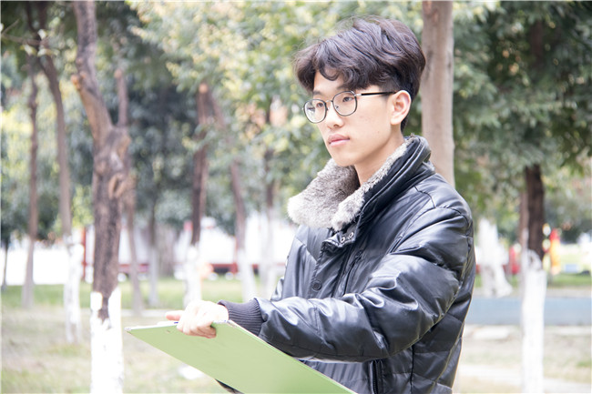 長(zhǎng)得帥氣是優(yōu)勢(shì)，活得帥氣才是本事