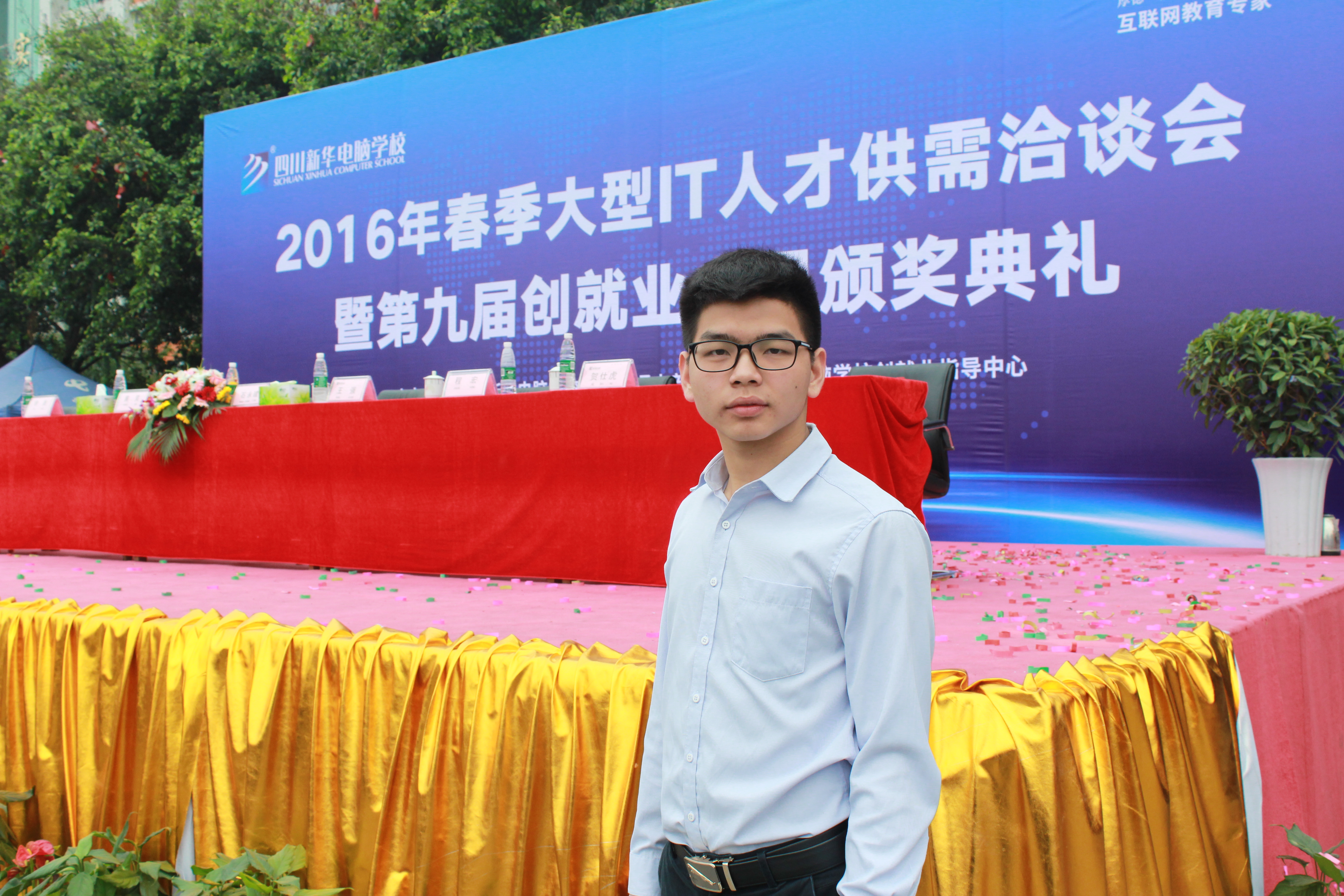 成功只需堅(jiān)持，堅(jiān)持，再堅(jiān)持！ 