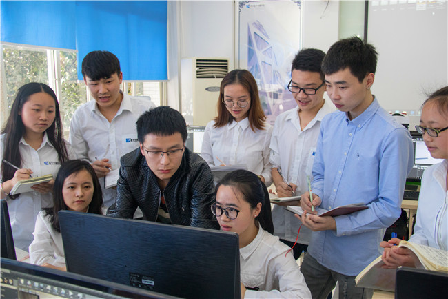 企業(yè)項(xiàng)目實(shí)訓(xùn)，VR技術(shù)大咖空降課堂