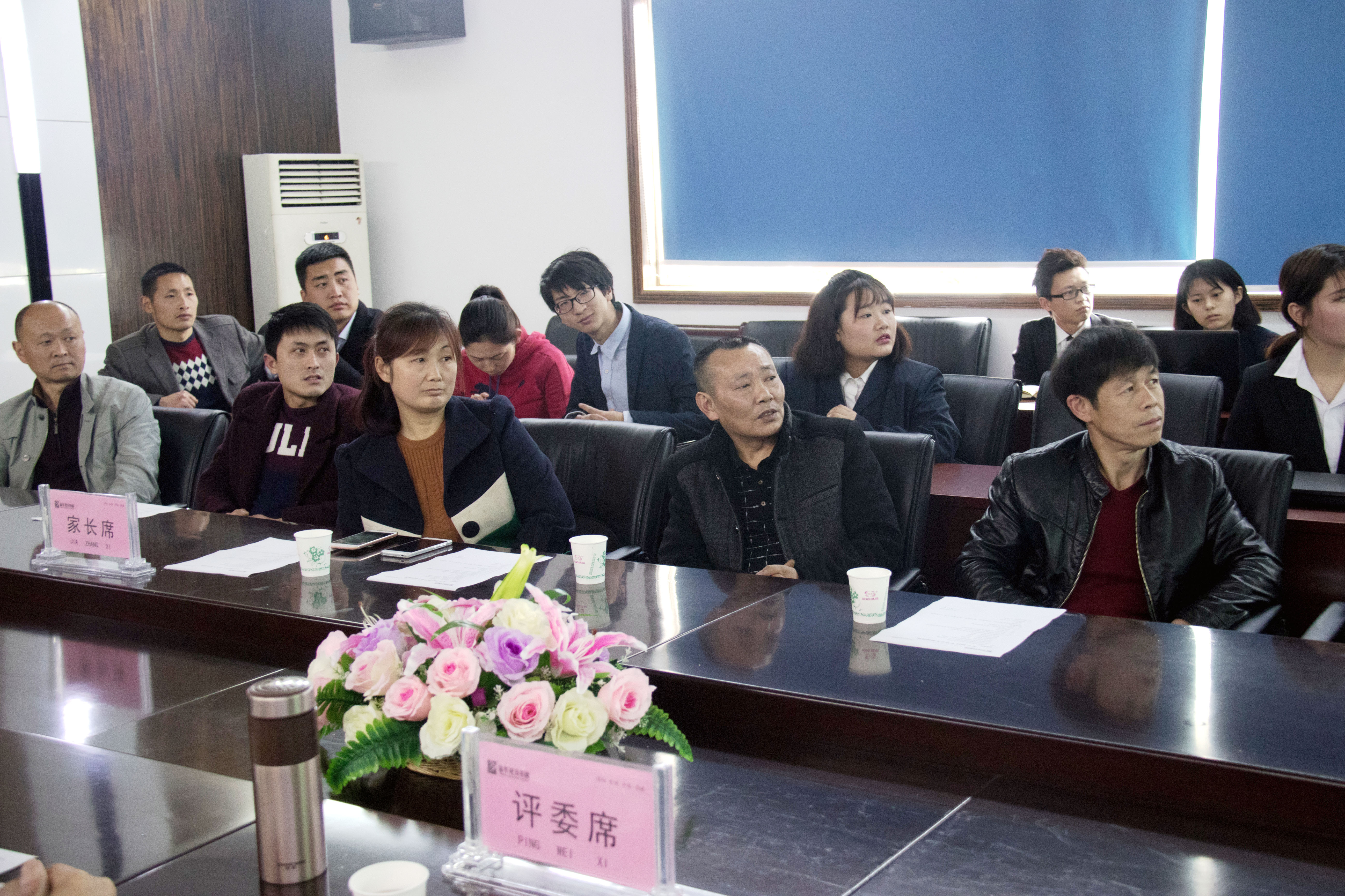 幸福就是，畢業(yè)答辯時(shí)有父母的見(jiàn)證