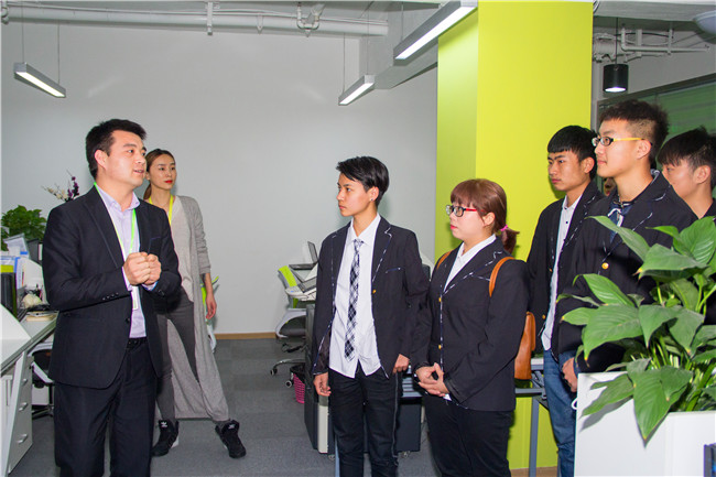 走進(jìn)愛(ài)奇藝，開(kāi)啟青春時(shí)尚之旅