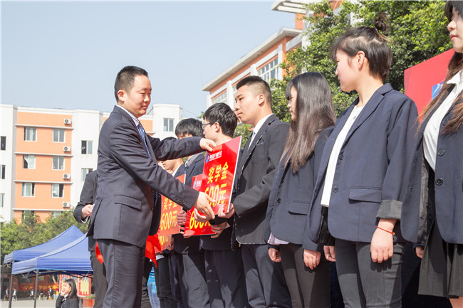 畢業(yè)了：感恩母校，放飛夢想！