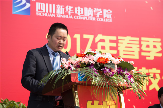 IT人才供需洽談會：100多家企業(yè)，“職”為新華