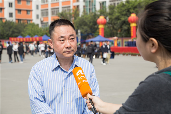 IT人才供需洽談會：100多家企業(yè)，“職”為新華