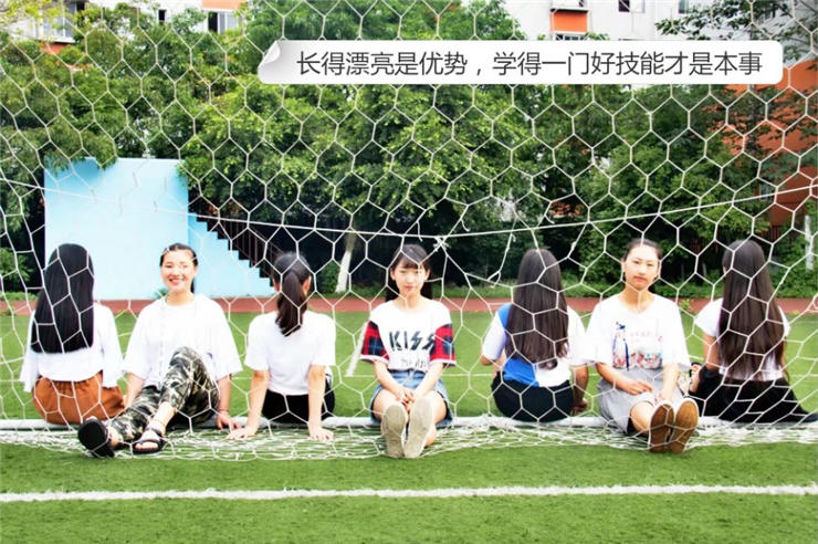 四川新華學(xué)子爭相為班級(jí)代言