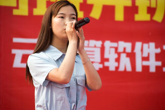 新華達(dá)人秀“十佳歌手”復(fù)賽全面啟動(dòng)