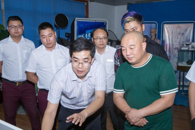 張德高告訴你：學(xué)電腦來(lái)新華，巴適得板！