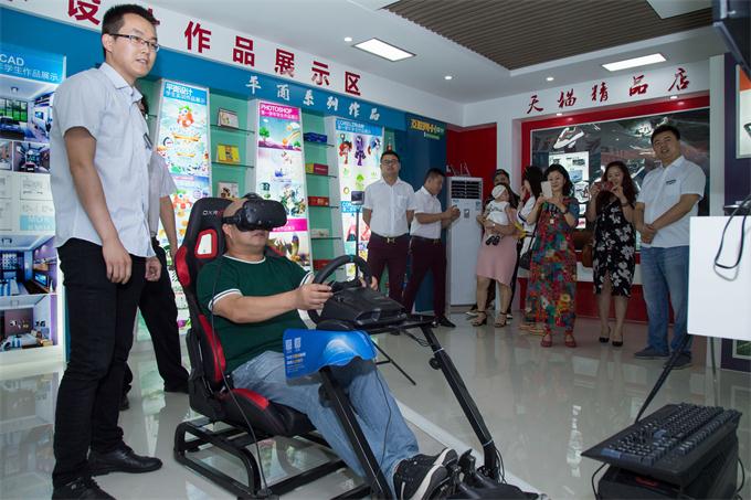 張德高告訴你：學(xué)電腦來(lái)新華，巴適得板！