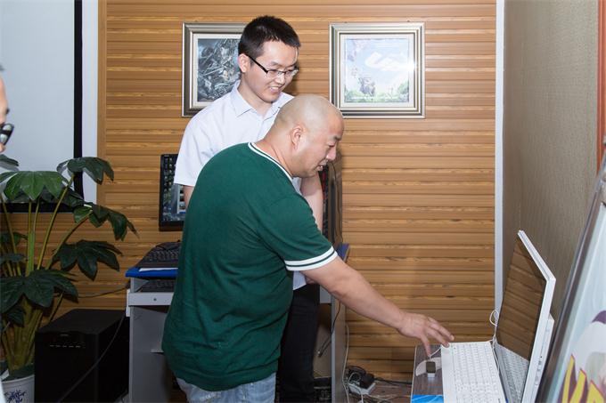 張德高告訴你：學(xué)電腦來(lái)新華，巴適得板！