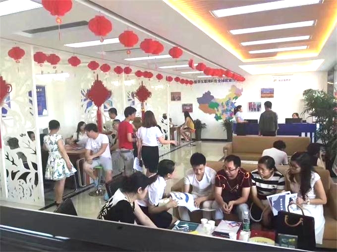 四川新華電腦學(xué)院迎來火熱報(bào)名季