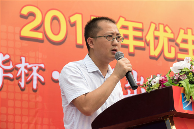 2017年優(yōu)生優(yōu)干頒獎(jiǎng)典禮暨“新華杯·黔貨出山”全國(guó)網(wǎng)商創(chuàng)業(yè)大賽正式啟動(dòng)