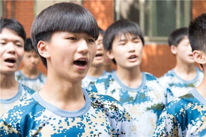 歌聲嘹亮，唱響17級秋季第一批新生軍訓