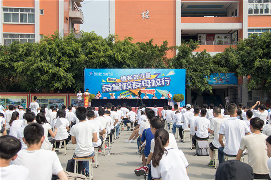 榮譽(yù)校友母校行，十里春風(fēng)學(xué)子情