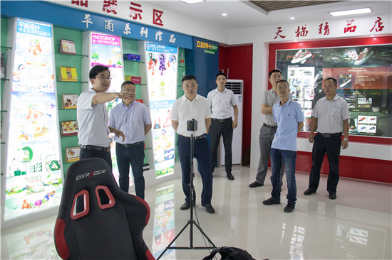  區(qū)人力資源和社會保障局、就業(yè)局領(lǐng)導(dǎo)蒞臨我院視察