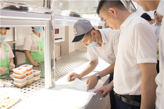  區(qū)人力資源和社會保障局、就業(yè)局領(lǐng)導(dǎo)蒞臨我院視察