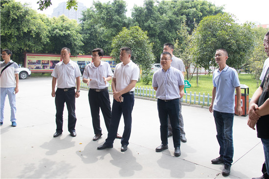  區(qū)人力資源和社會保障局、就業(yè)局領(lǐng)導(dǎo)蒞臨我院視察