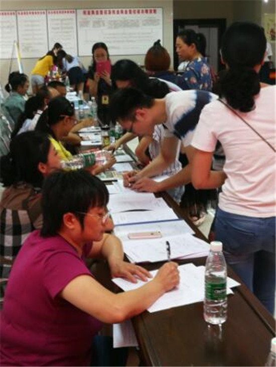 四川就業(yè)局開展2017年高校畢業(yè)生大型專場招聘會