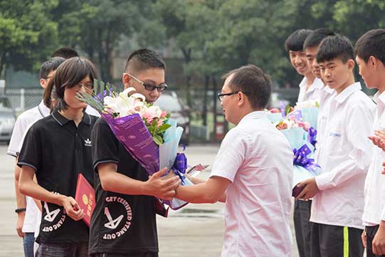 斬獲獎(jiǎng)項(xiàng)，四川新華歐特克杯“王者團(tuán)隊(duì)”凱旋歸來