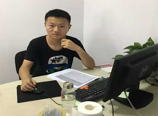 因?yàn)樗拇ㄐ氯A，我走上了向上的人生