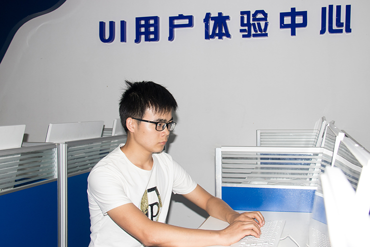 學互聯(lián)網技能，還是四川新華專業(yè)