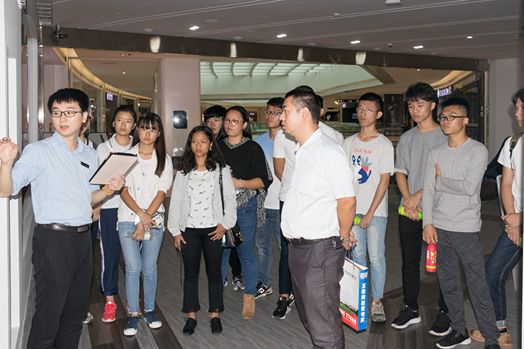 與智能握手，四川新華電腦學(xué)院學(xué)子企業(yè)參觀行