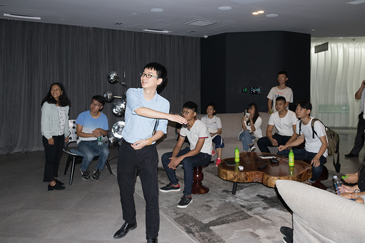 與智能握手，四川新華電腦學(xué)院學(xué)子企業(yè)參觀行