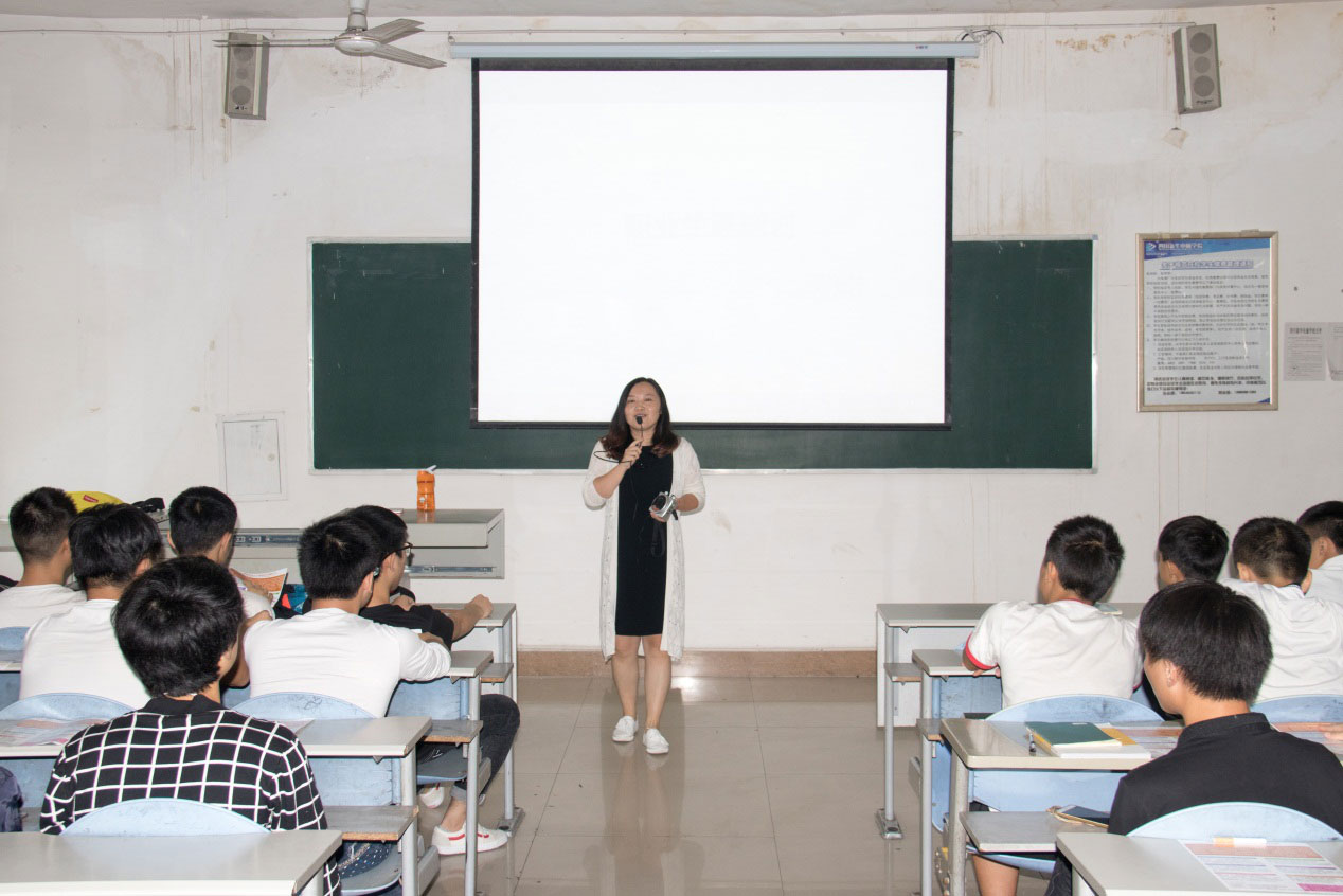 近距離接觸互聯(lián)網(wǎng)電商企業(yè)CEO、探索未來發(fā)展路