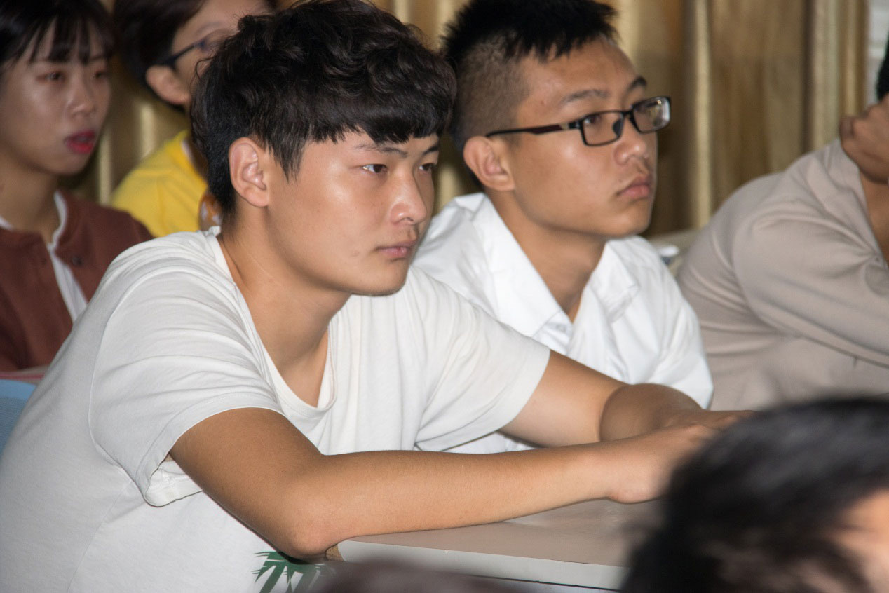 近距離接觸互聯(lián)網(wǎng)電商企業(yè)CEO、探索未來發(fā)展路