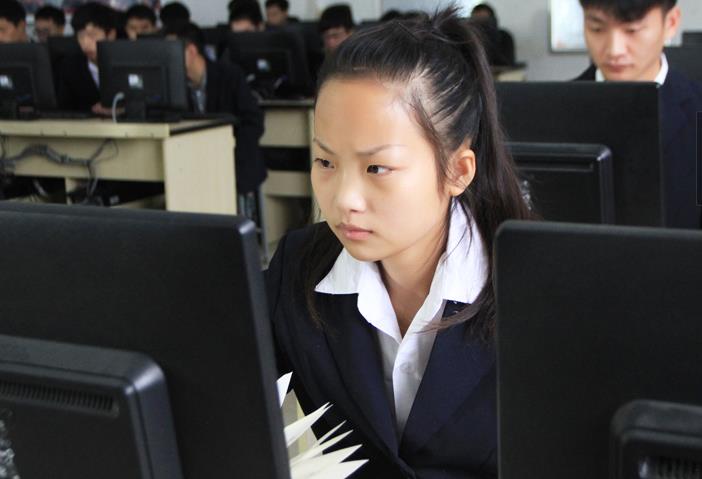 誰說只有男生適合學(xué)IT,女生學(xué)IT有優(yōu)勢(shì)