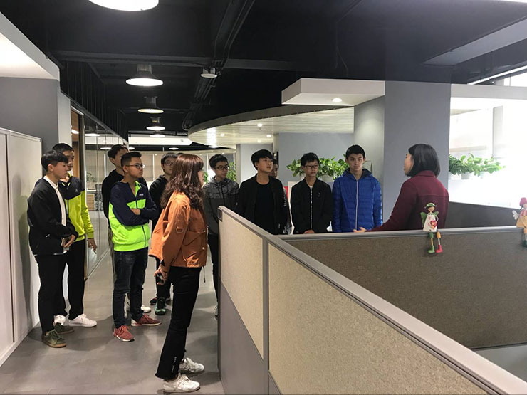 四川新華學(xué)子企業(yè)行:走進(jìn)四通瑞坤有限公司