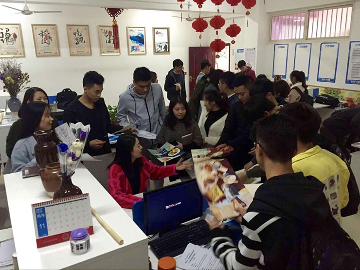 天氣涼，四川新華技能大賽火熱舉辦，學(xué)子露鋒芒