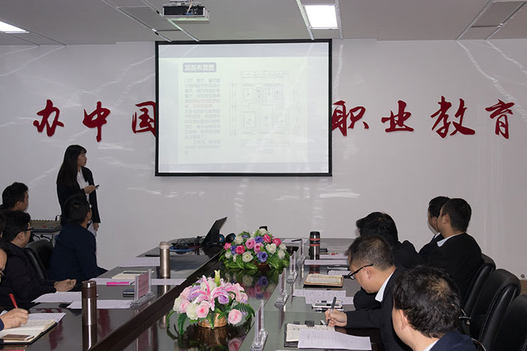 我院舉辦畢業(yè)生答辯會(huì)，隆重邀請(qǐng)家長(zhǎng)前來(lái)旁聽(tīng)